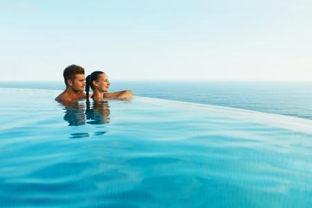 Ville con piscina sul mare in Italia